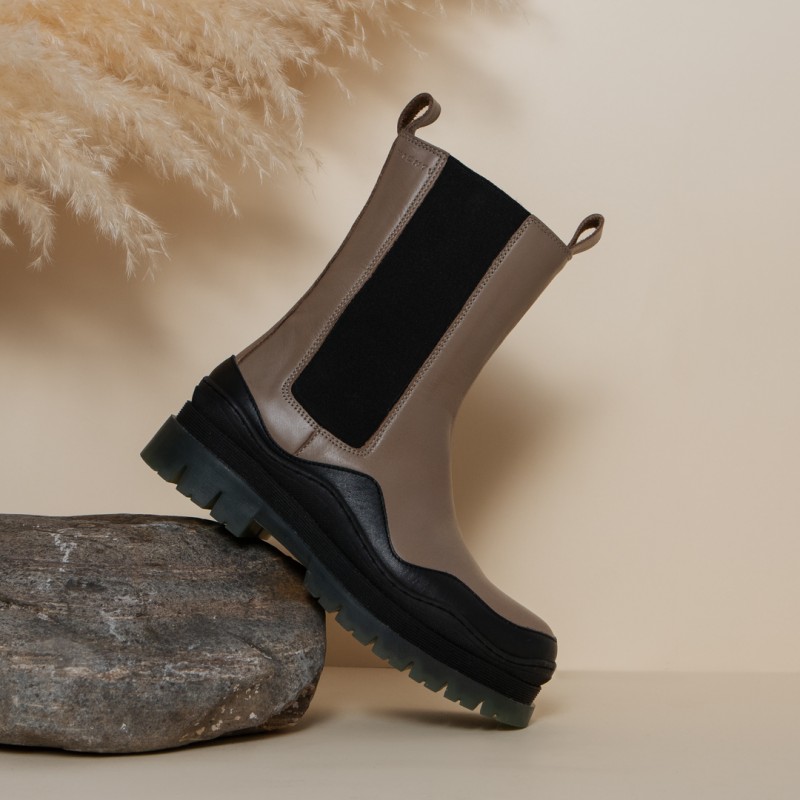 NEW IN - Chelsea bootie track sole Cantora