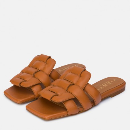Sandalias planas de de piel de color cuero
